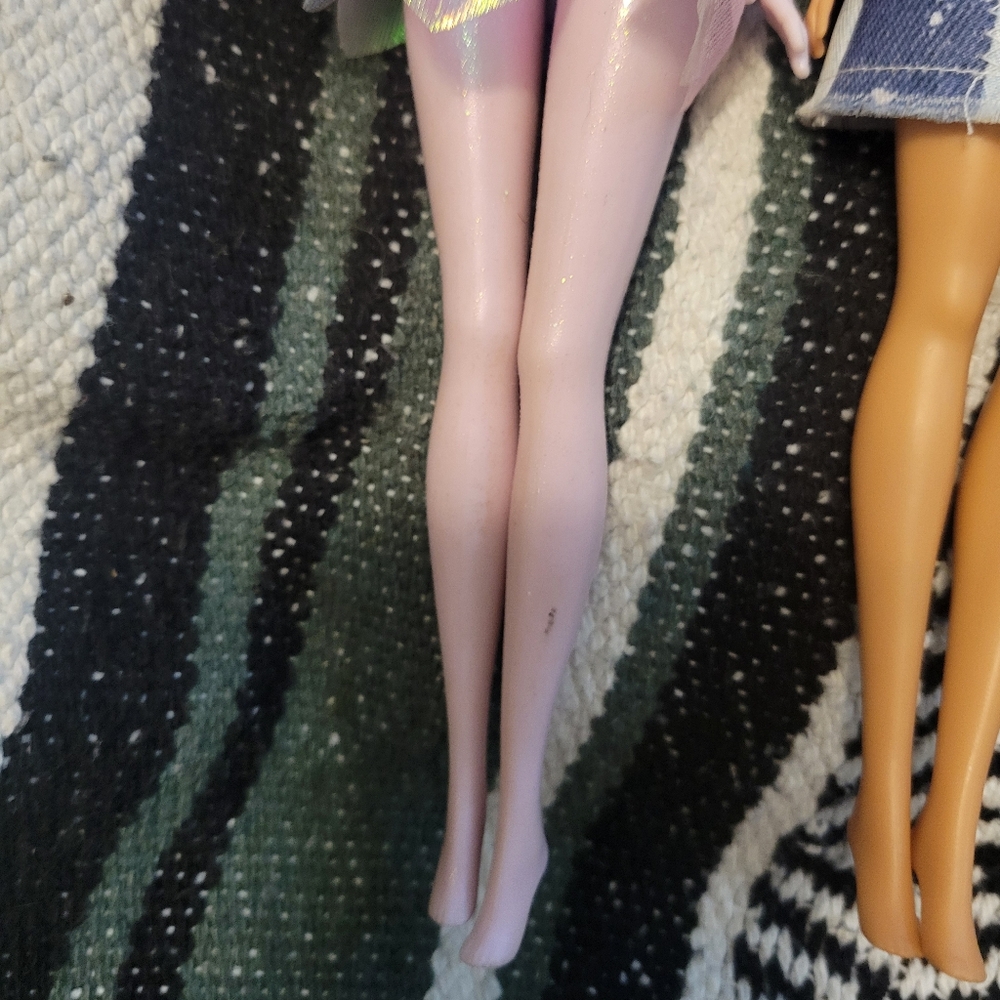 Lot Of 3 Barbies Girls Fashion Toys Dolls - Picture 6 of 10